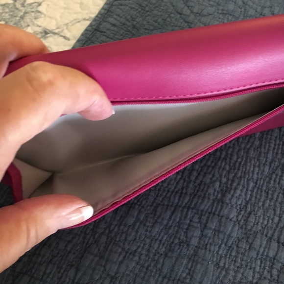 Clutch - Picture 3 of 8